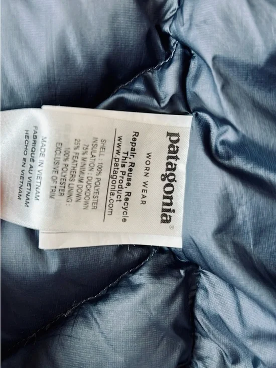 Patagonia long Women's Dark Blue Jacket women’s size Xs - Picture 11 of 12